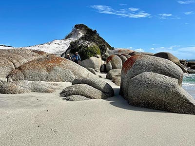 Tassie-Trifecta-Bay-of-Fires-Freycinet-Three-Capes-Adventure-wellness-walks-granite-boulders-beach