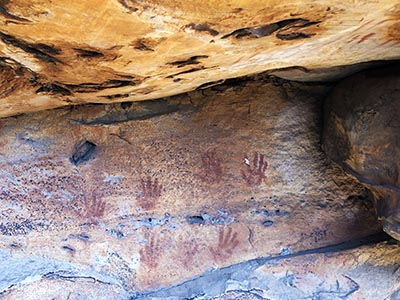 Women's-Grampians-Peaks-Trail-wellness-walks-Aboriginal-rock-art